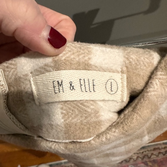 Em and Elle adorable cream and white plaid skirt in EUC - Picture 3 of 3